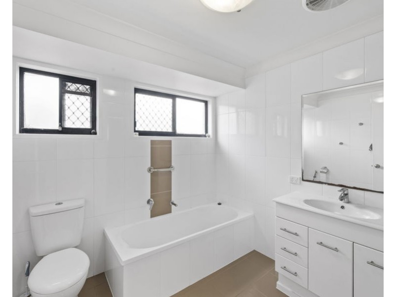 2/67 Corunna Crescent, Ashmore QLD 4214