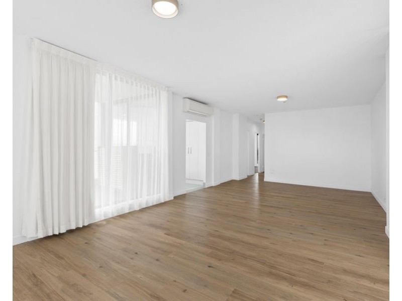 1104/41 Labrador Street, Labrador QLD 4215