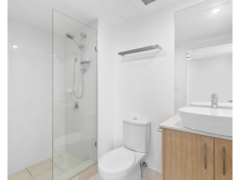 1104/41 Labrador Street, Labrador QLD 4215