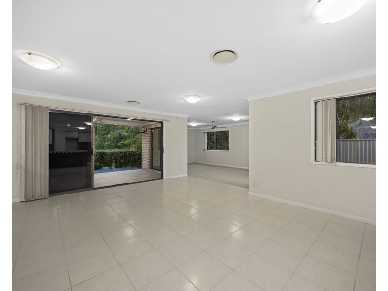 4 Banbrook Court, Molendinar QLD 4214