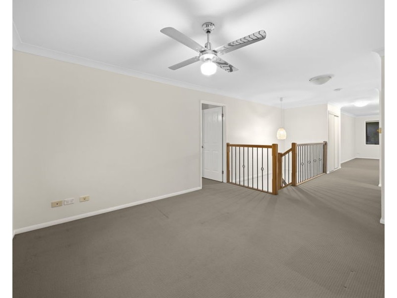 4 Banbrook Court, Molendinar QLD 4214