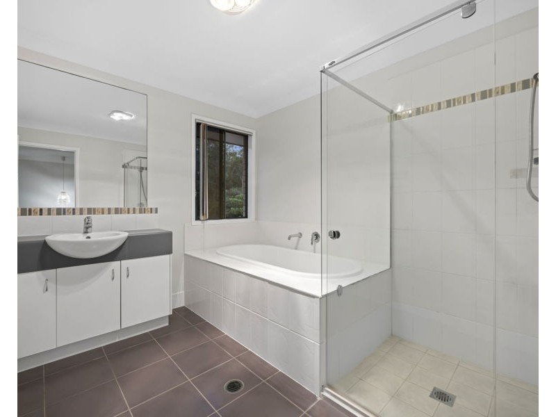 4 Banbrook Court, Molendinar QLD 4214