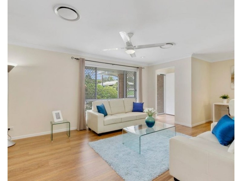 4 Perth Square, Highland Park QLD 4211