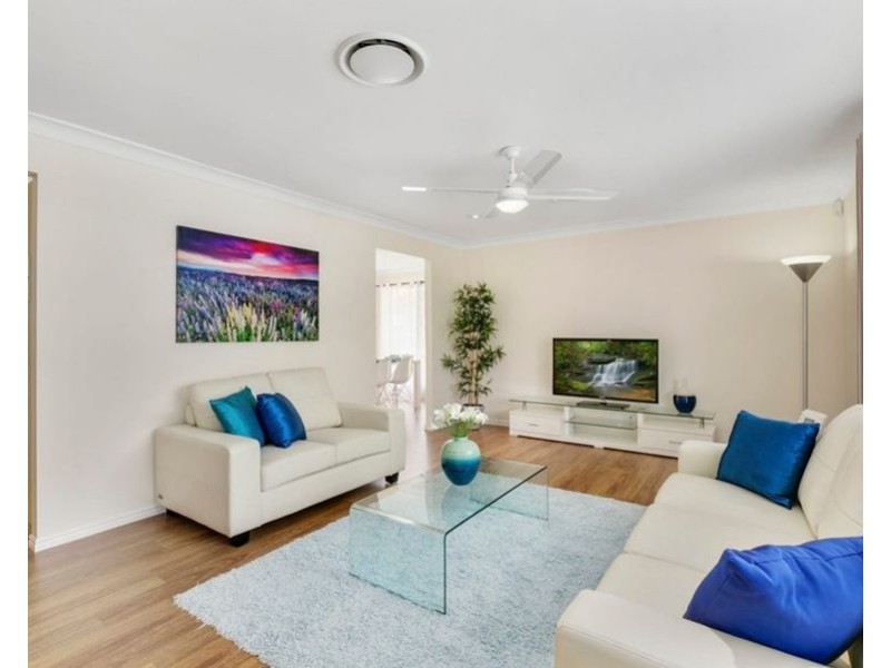 4 Perth Square, Highland Park QLD 4211