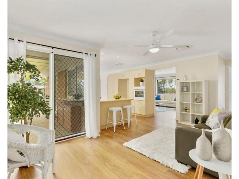 4 Perth Square, Highland Park QLD 4211