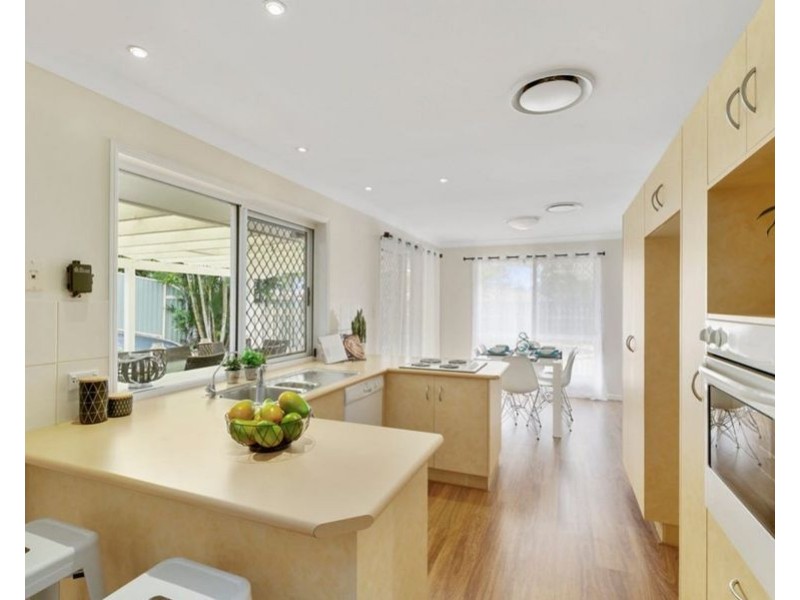 4 Perth Square, Highland Park QLD 4211