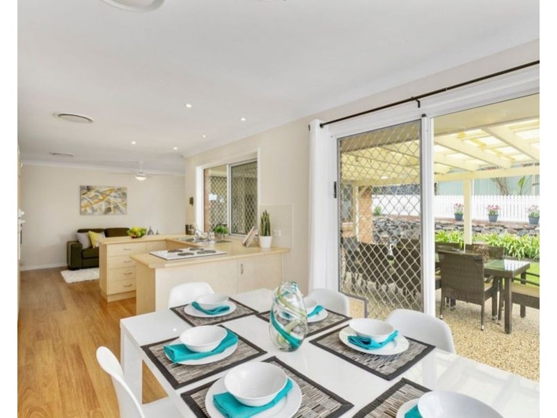 4 Perth Square, Highland Park QLD 4211