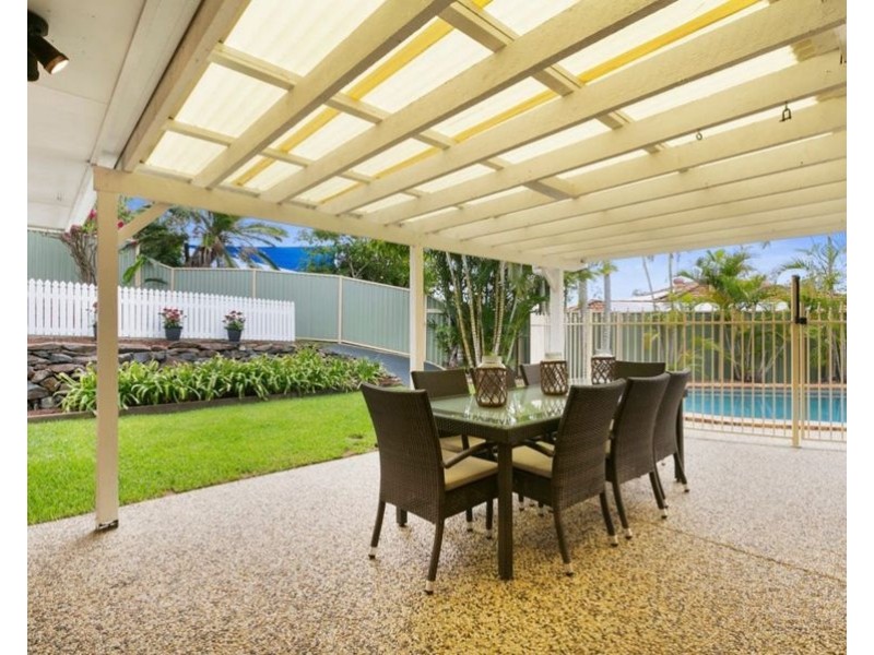 4 Perth Square, Highland Park QLD 4211