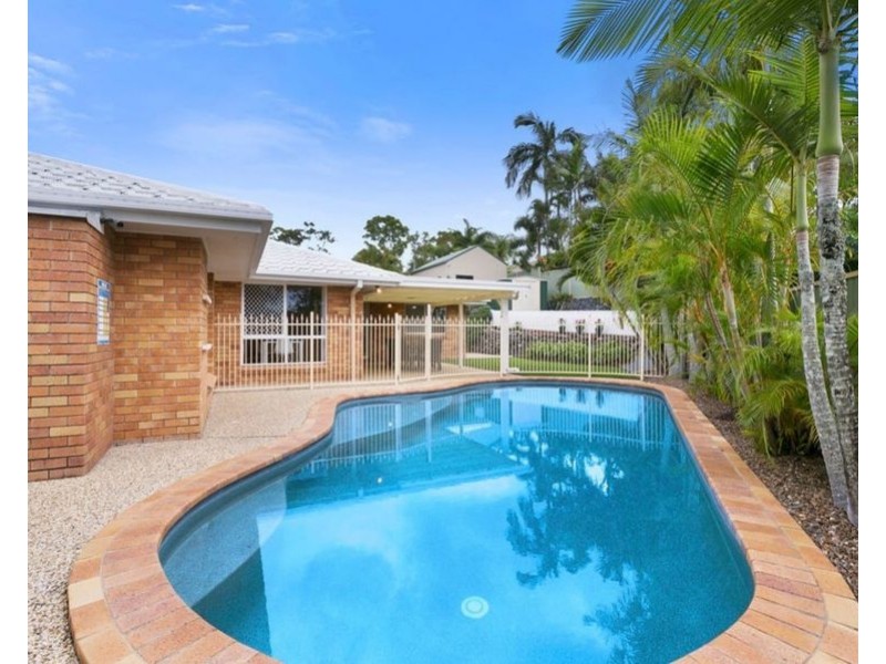 4 Perth Square, Highland Park QLD 4211