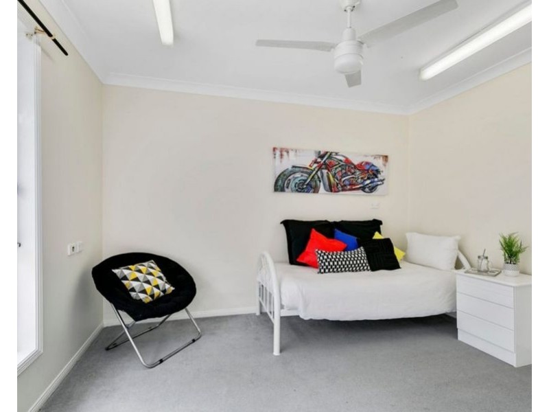 4 Perth Square, Highland Park QLD 4211