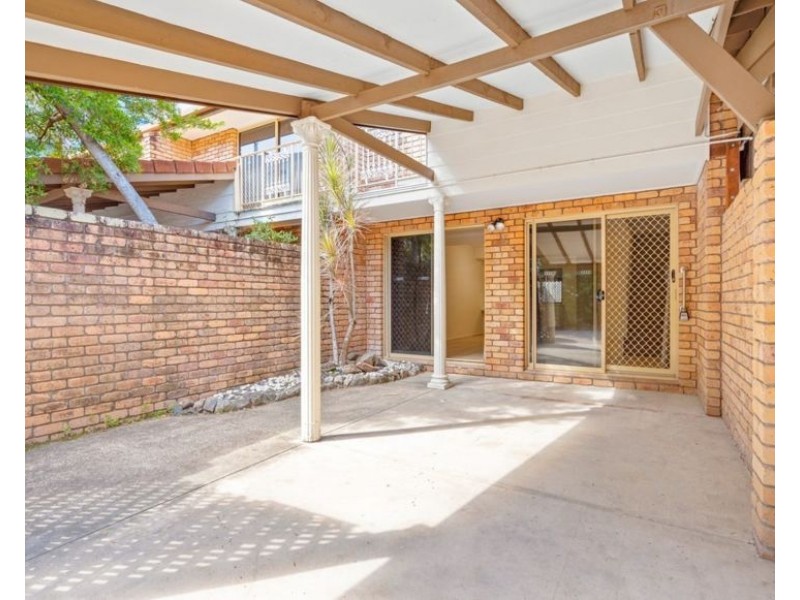 8/9 Eady Avenue, Broadbeach Waters QLD 4218