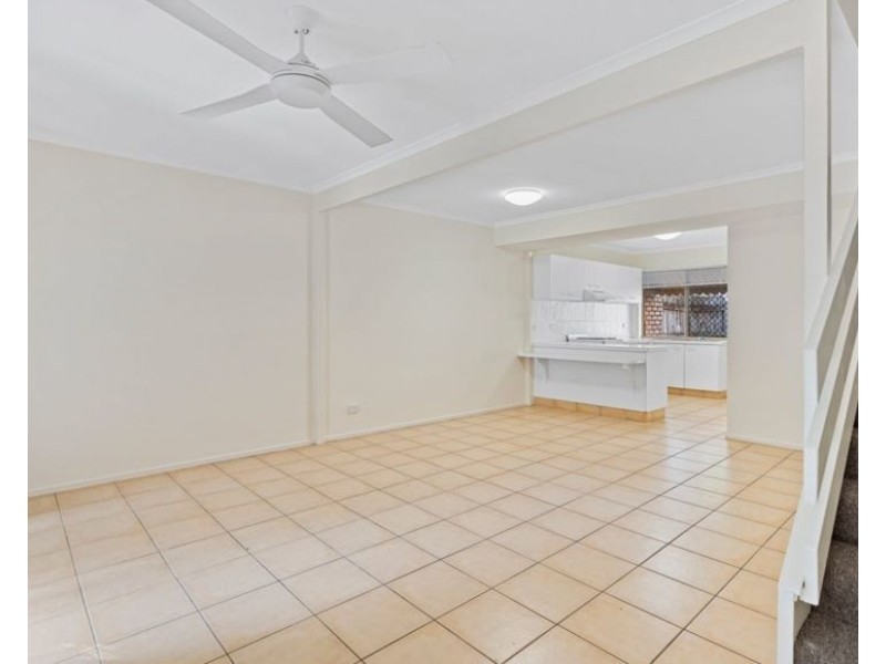 8/9 Eady Avenue, Broadbeach Waters QLD 4218