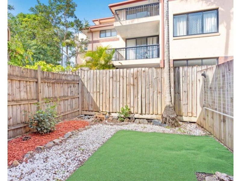 8/9 Eady Avenue, Broadbeach Waters QLD 4218
