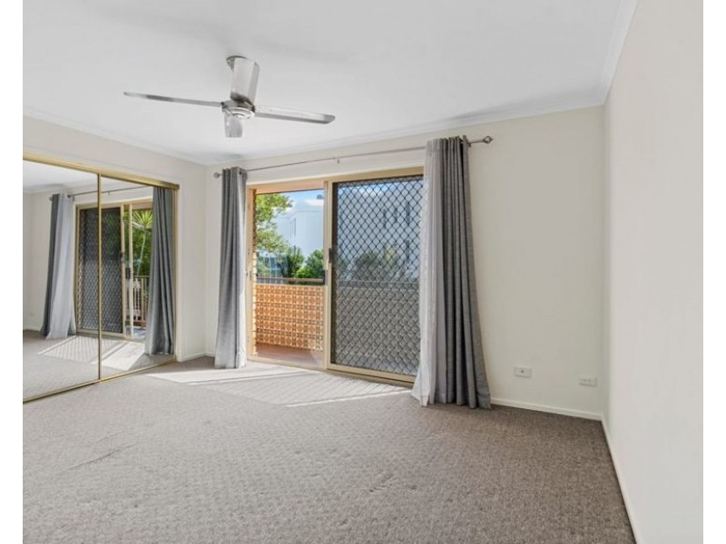 8/9 Eady Avenue, Broadbeach Waters QLD 4218