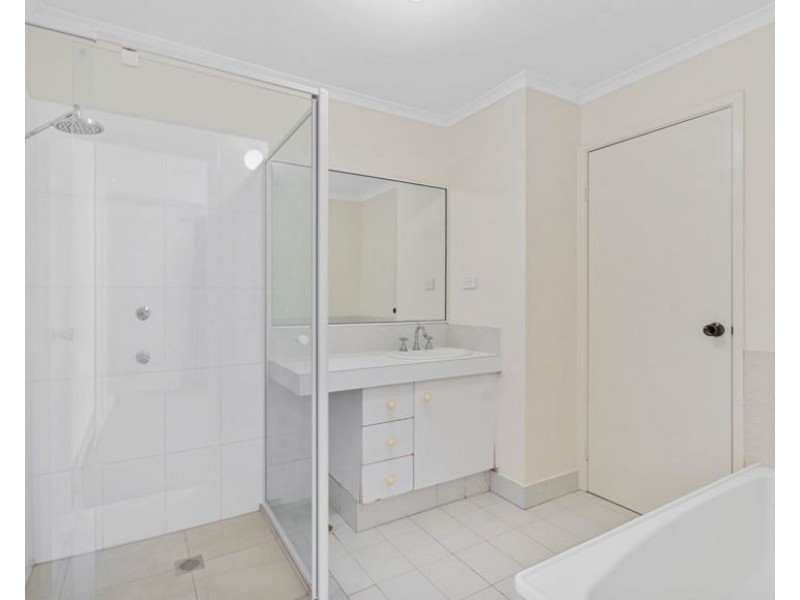 8/9 Eady Avenue, Broadbeach Waters QLD 4218