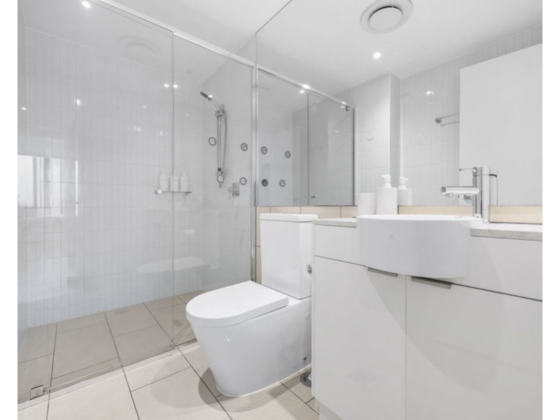 1704/2663 Gold Coast Highway, Broadbeach QLD 4218