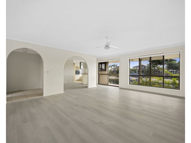 17 Coobowie Street, Broadbeach Waters QLD 4218