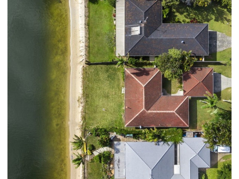 17 Coobowie Street, Broadbeach Waters QLD 4218