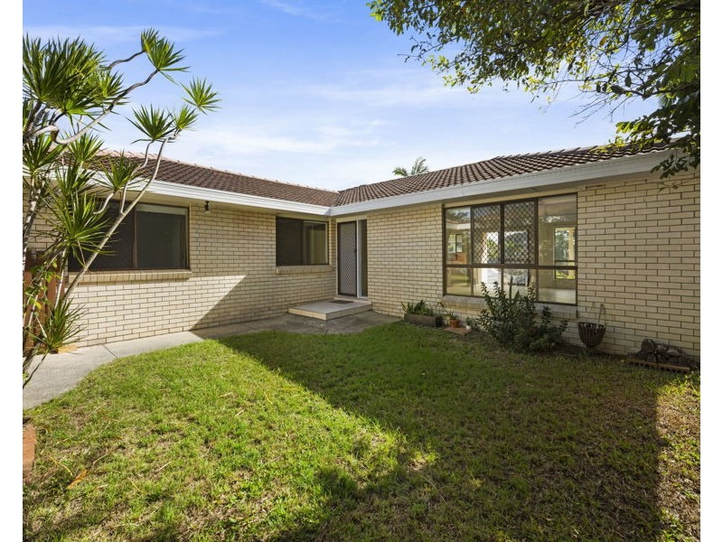 17 Coobowie Street, Broadbeach Waters QLD 4218