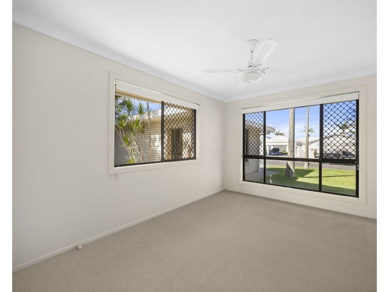 17 Coobowie Street, Broadbeach Waters QLD 4218