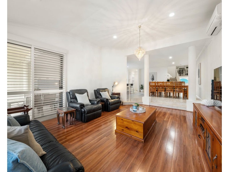 165/125 Santa Cruz Boulevard, Clear Island Waters QLD 4226