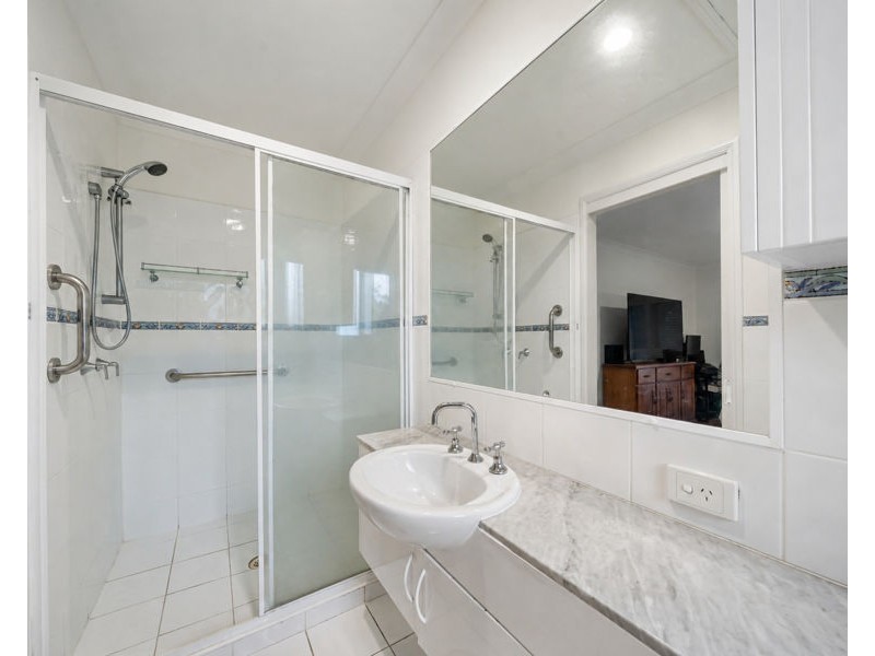 165/125 Santa Cruz Boulevard, Clear Island Waters QLD 4226