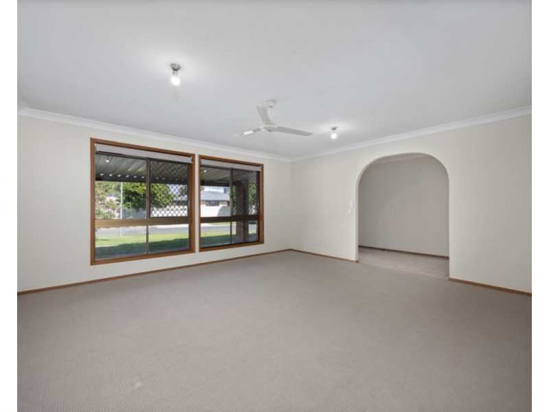 15 Apia Avenue, Clear Island Waters QLD 4226