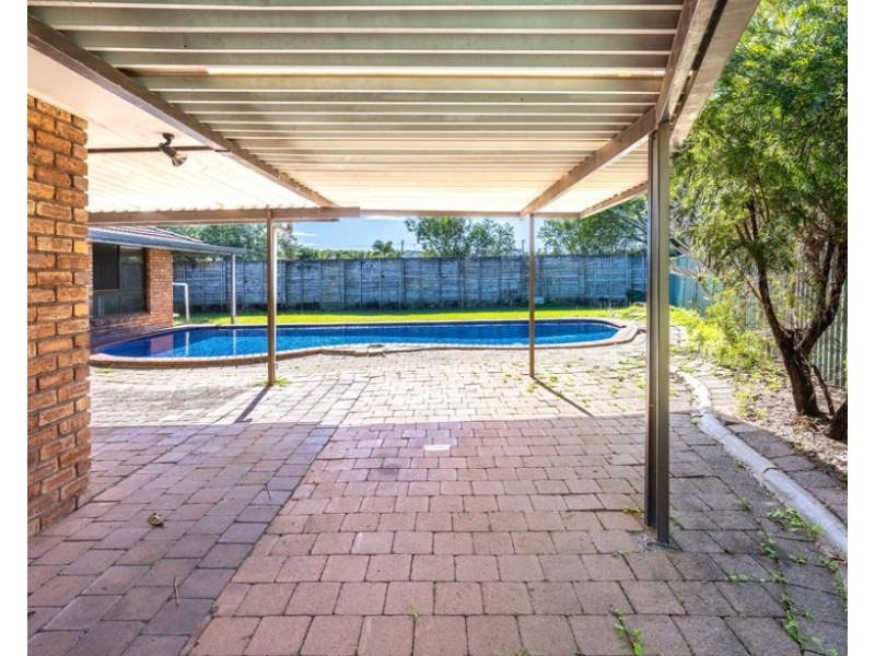 15 Apia Avenue, Clear Island Waters QLD 4226