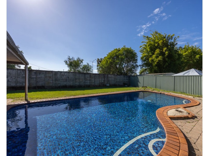 15 Apia Avenue, Clear Island Waters QLD 4226