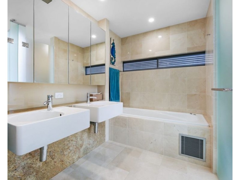 21/173 Old Burleigh Road, Broadbeach QLD 4218