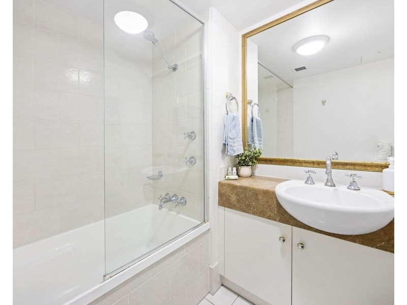 3046/2623-2633 Gold Coast Highway, Broadbeach QLD 4218