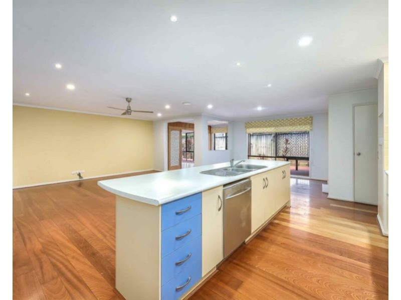 32 Crestwood Drive, Molendinar QLD 4214