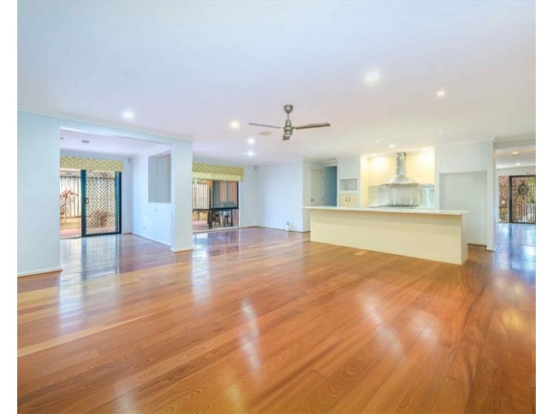 32 Crestwood Drive, Molendinar QLD 4214