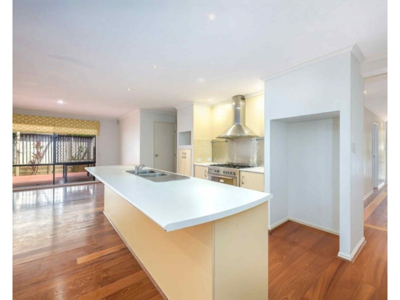 32 Crestwood Drive, Molendinar QLD 4214