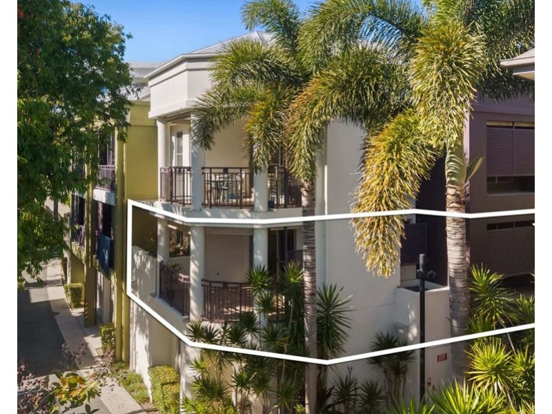 2/3208 Central Place, Carrara QLD 4211