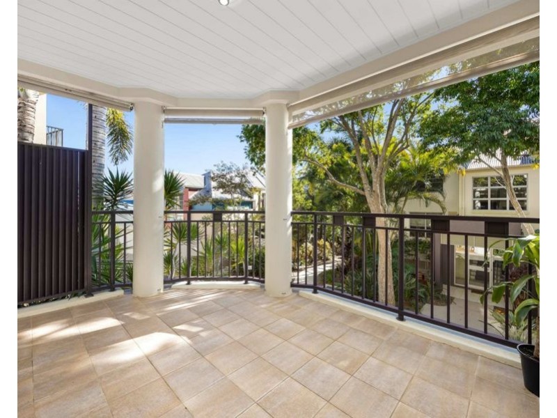 2/3208 Central Place, Carrara QLD 4211