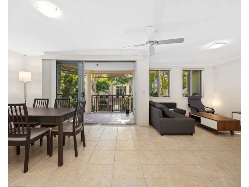 2/3208 Central Place, Carrara QLD 4211