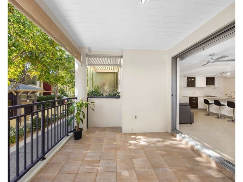 2/3208 Central Place, Carrara QLD 4211