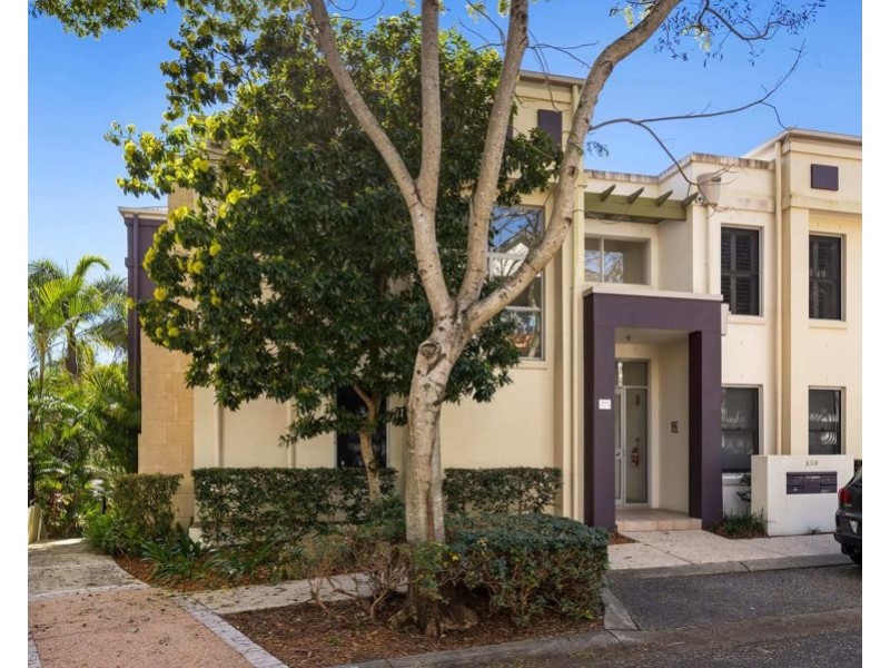 2/3208 Central Place, Carrara QLD 4211