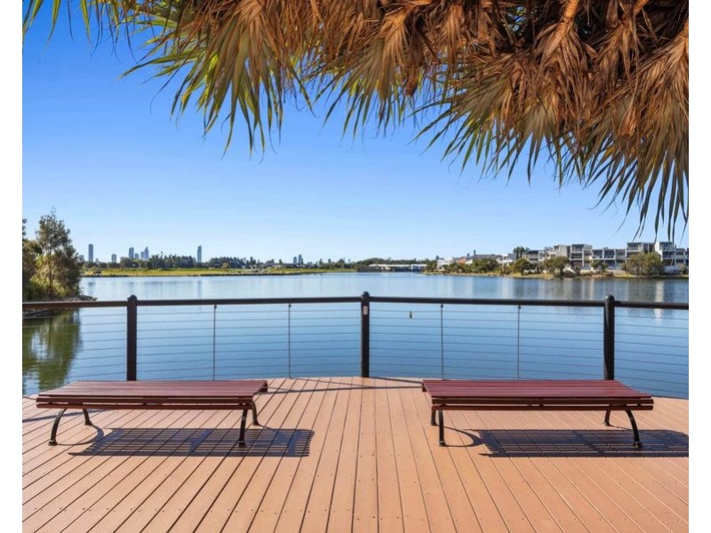 2/3208 Central Place, Carrara QLD 4211
