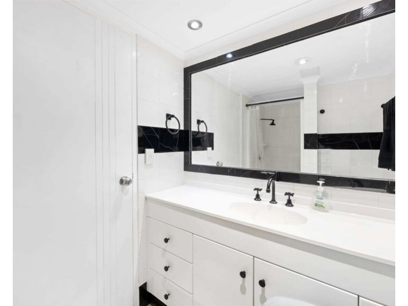 19/2916 Gold Coast Highway, Surfers Paradise QLD 4217