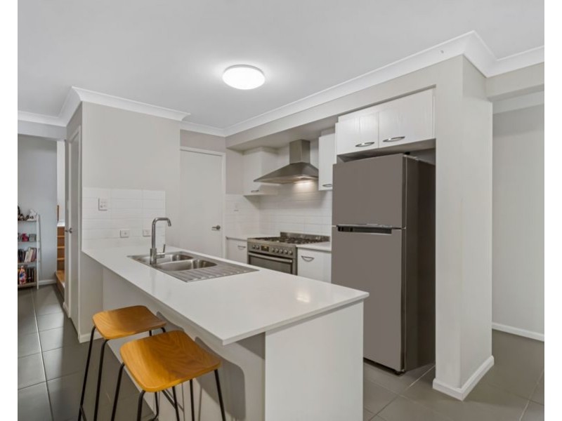 15 Cooleroo Crescent, Southport QLD 4215