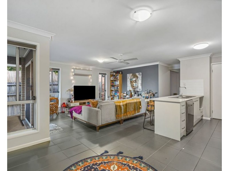 15 Cooleroo Crescent, Southport QLD 4215