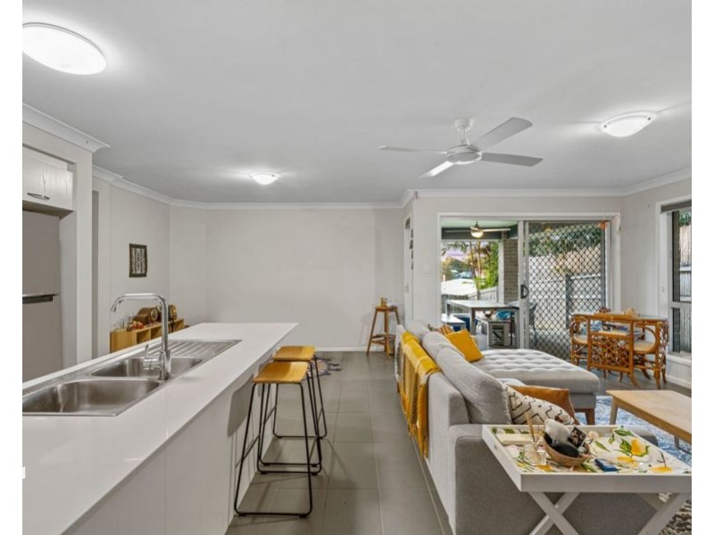 15 Cooleroo Crescent, Southport QLD 4215