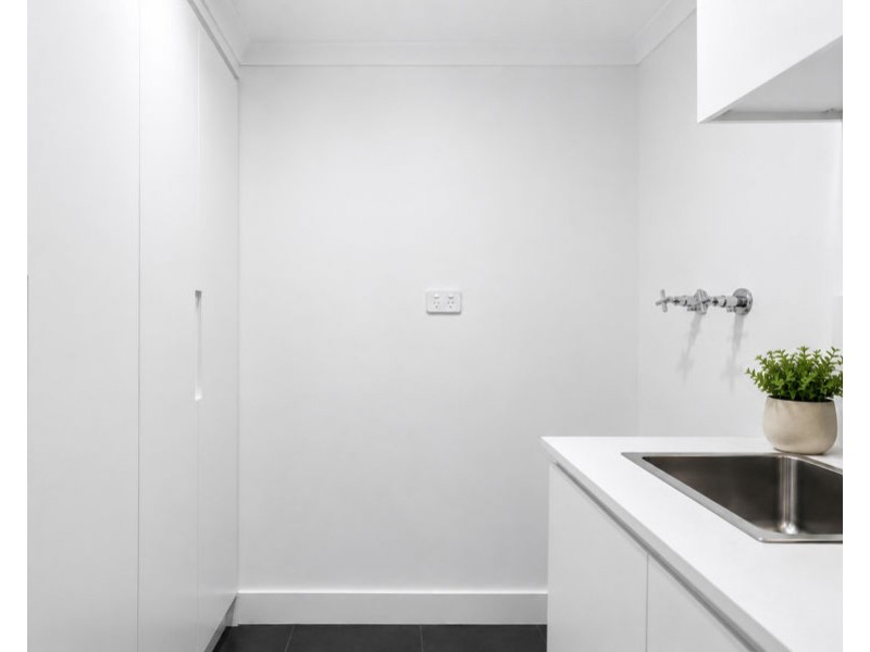 16/2 Admiralty Drive, Surfers Paradise QLD 4217