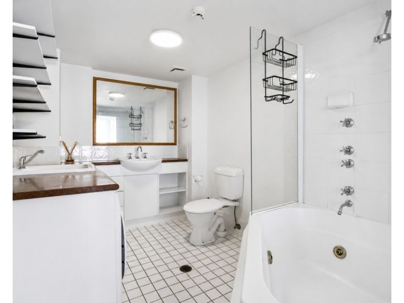 52/210-218 Surf Parade, Surfers Paradise QLD 4217