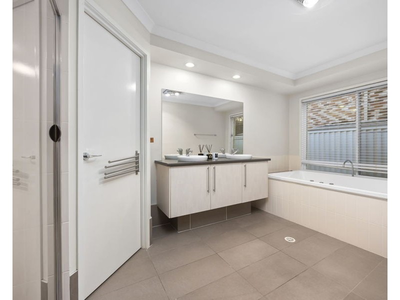 21 Banbrook Court, Molendinar QLD 4214