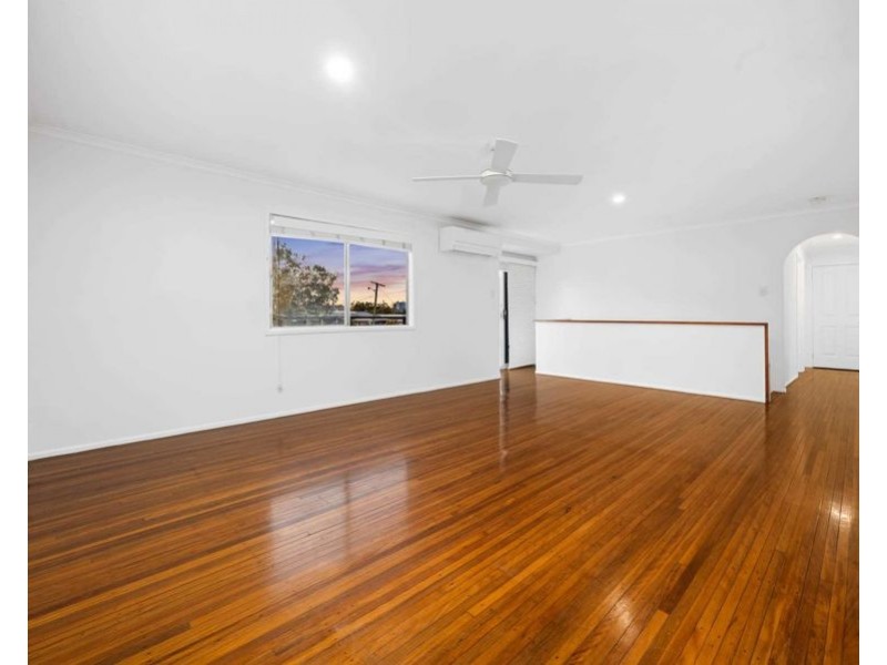 12 Okinya Street, Biggera Waters QLD 4216