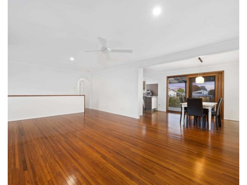 12 Okinya Street, Biggera Waters QLD 4216