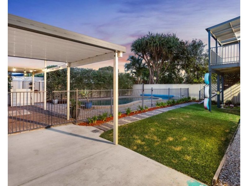 12 Okinya Street, Biggera Waters QLD 4216